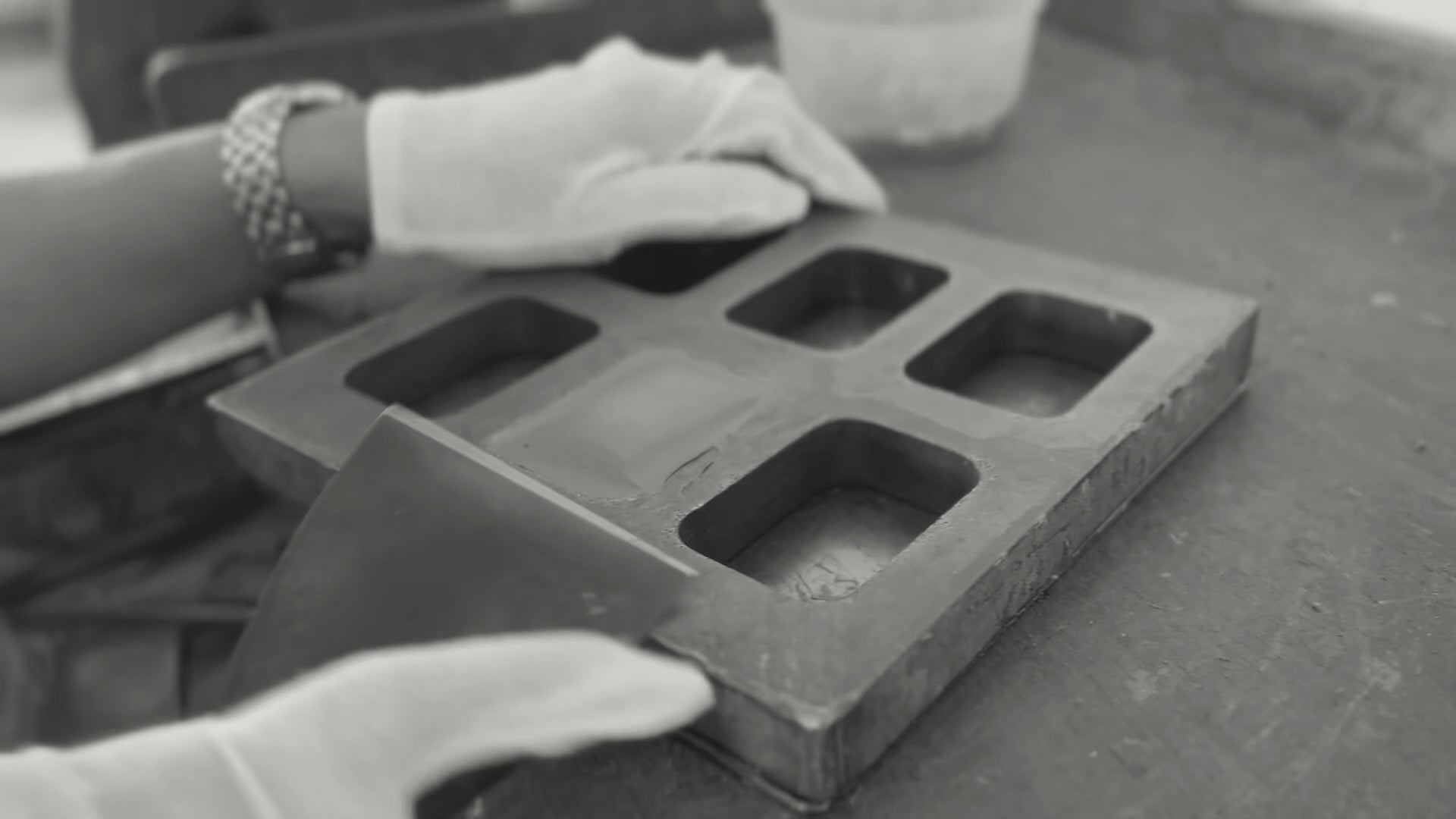 Video featuring the manufacturing process of seienrzeit jewlery