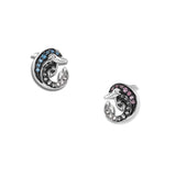 Silberne Duo Delfin Infinity Ohrstecker mit zwei rund gekrümmten Delfinen, einer mit pinken und einer mit blauen Zirkonia besetzt