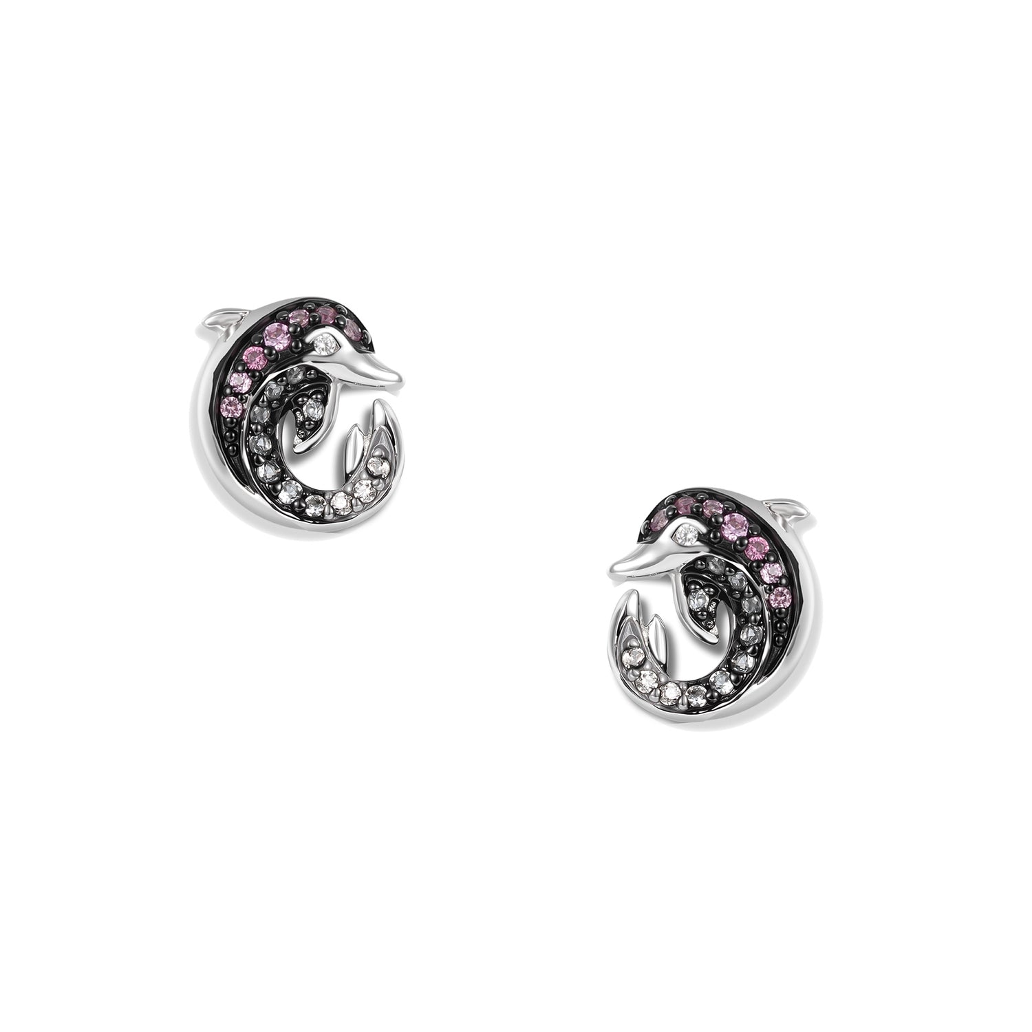 Orecchini a lobo a forma di delfino rosa infinito in argento, con ogni delfino ricurvo interamente tempestato di zirconi rosa intenso.