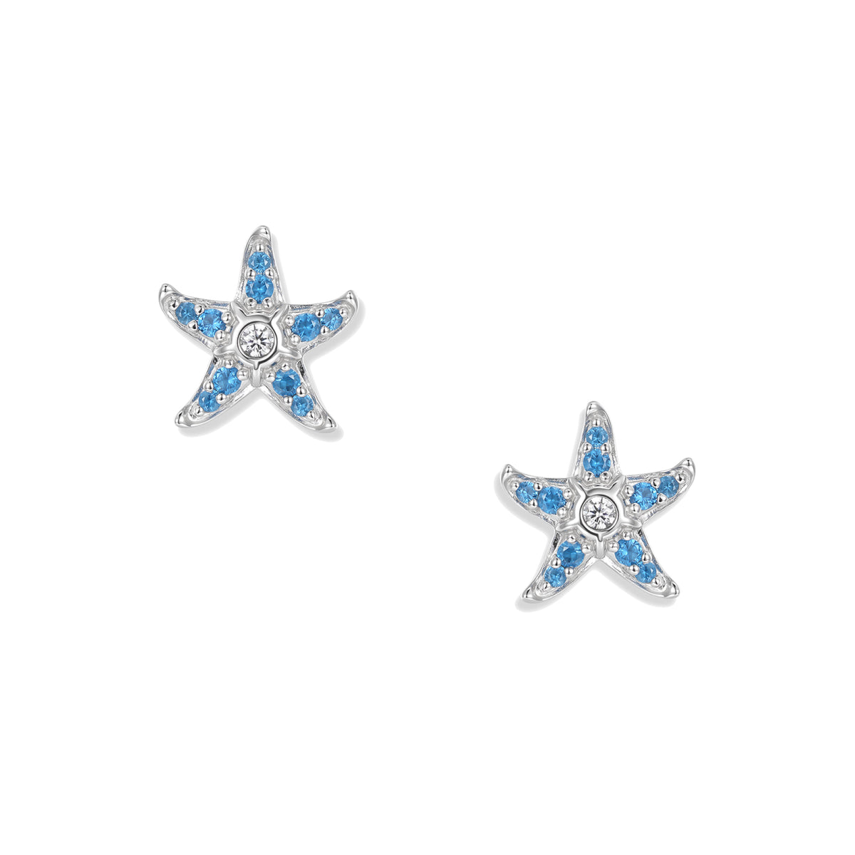 Delicati orecchini a lobo a forma di stella marina in argento con zirconi blu, accenti luminosi e centro scintillante, abbinabili al ciondolo Sonja Blue