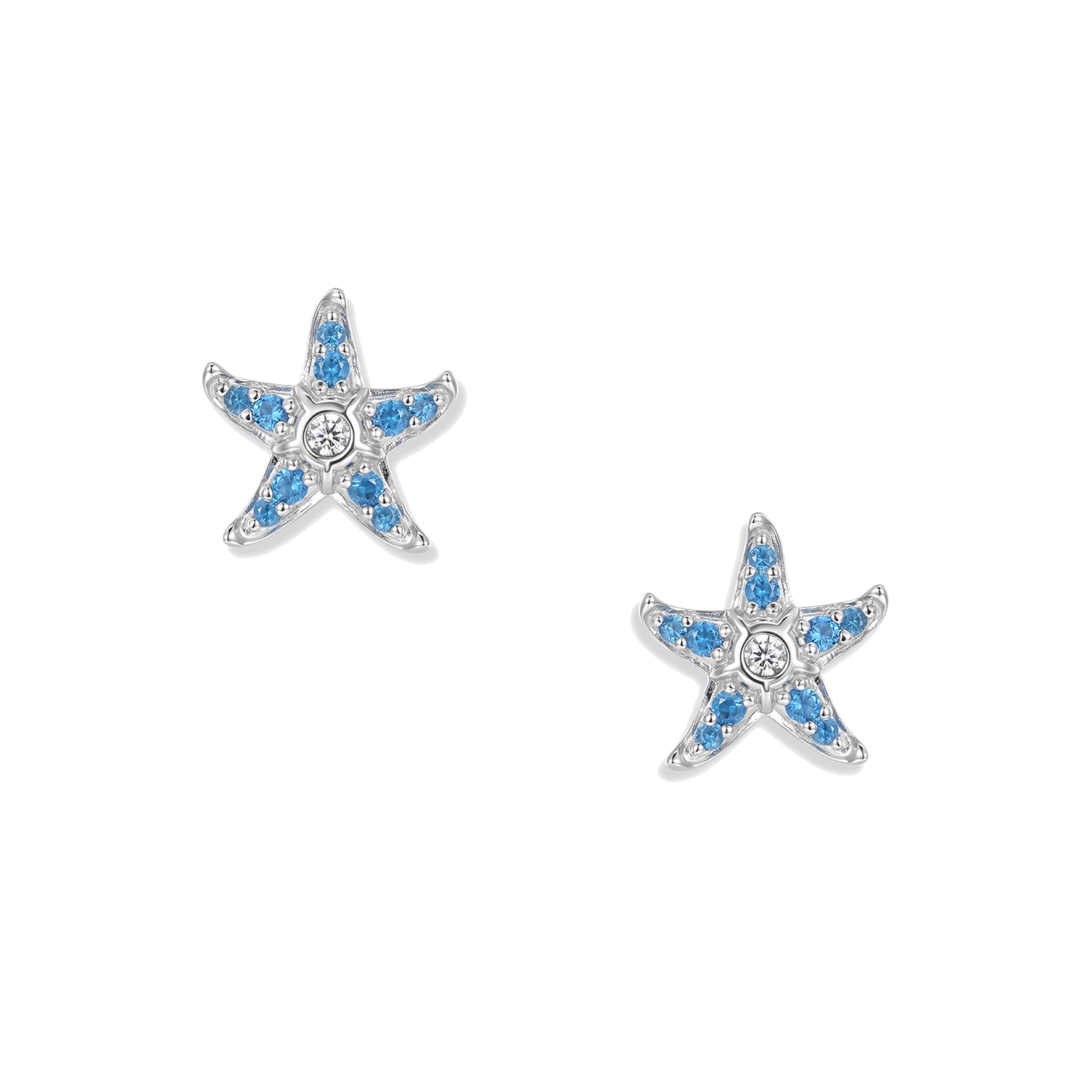 Delicati orecchini a lobo a forma di stella marina in argento con zirconi blu, accenti luminosi e centro scintillante, abbinabili al ciondolo Sonja Blue