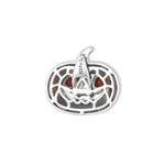 Rückseite des Spooky Kürbis-Anhängers von SEINERZEIT aus 925 Sterling Silber mit offen gearbeitetem Kürbis-Motiv