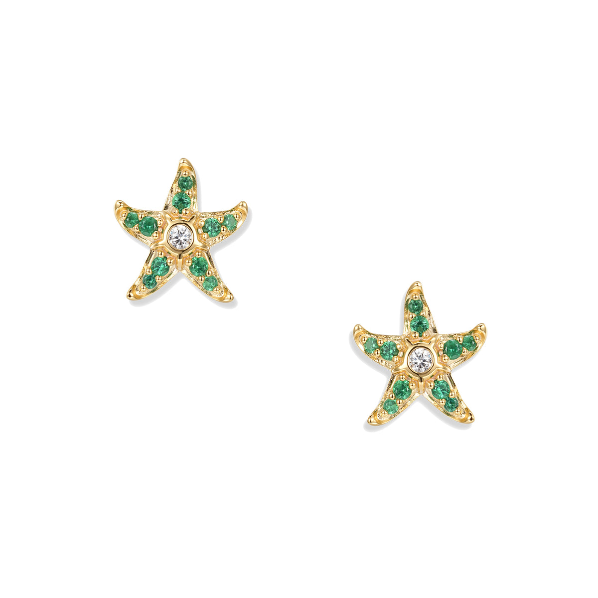Delicati orecchini a lobo Svenja Jade a forma di stella marina, placcati oro, con zirconi verde intenso e delicati accenti bianchi