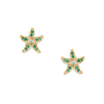 Delicati orecchini a lobo Svenja Jade a forma di stella marina, placcati oro, con zirconi verde intenso e delicati accenti bianchi