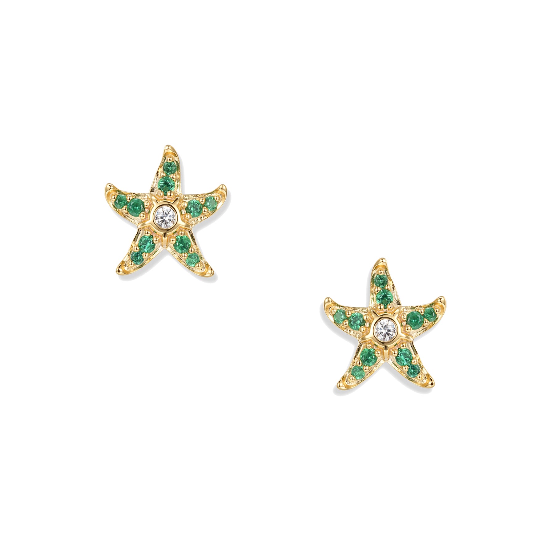 Delicati orecchini a lobo Svenja Jade a forma di stella marina, placcati oro, con zirconi verde intenso e delicati accenti bianchi