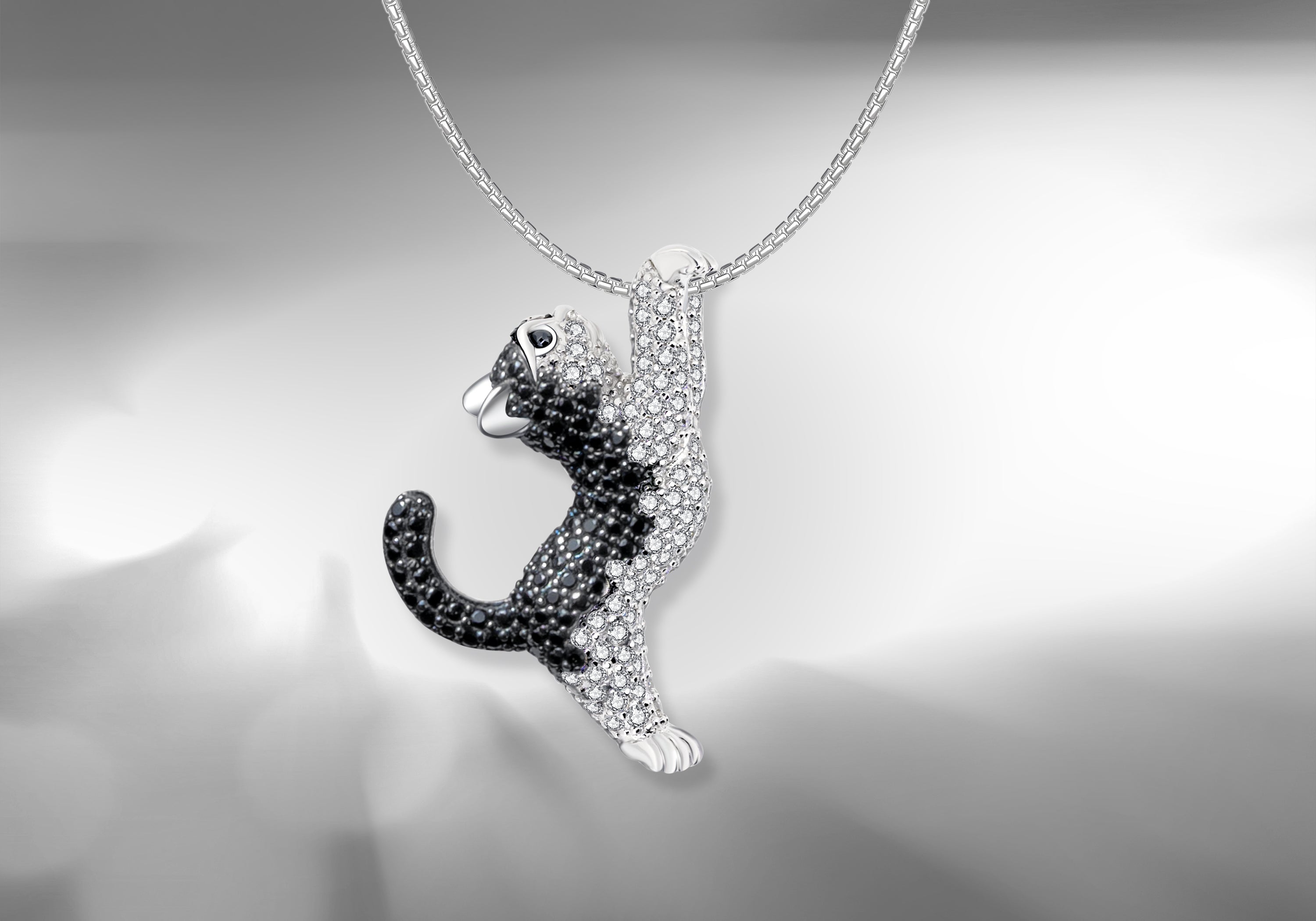 Ying Katzen Anhänger aus der Haustiere Kollektion – 925er Silberanhänger mit schwarzen und weißen Zirkonia von Seinerzeit Flora & Fauna