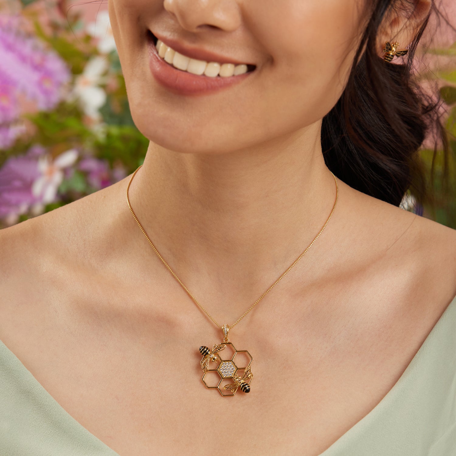 Pendentif abeille avec pompon