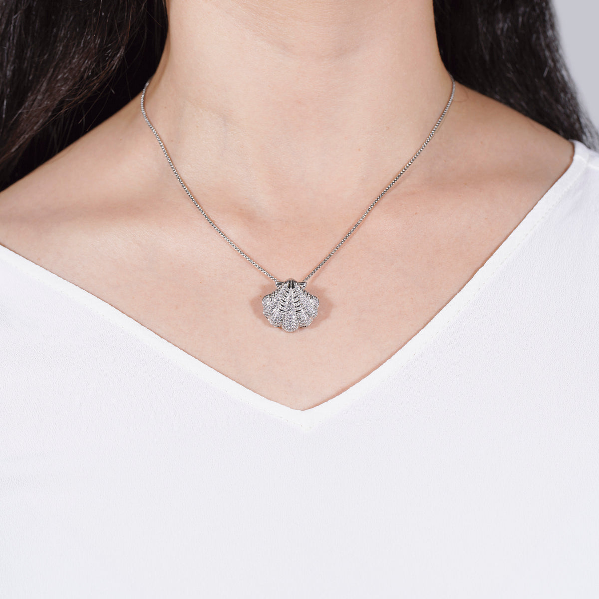 Mila Shell Pendant